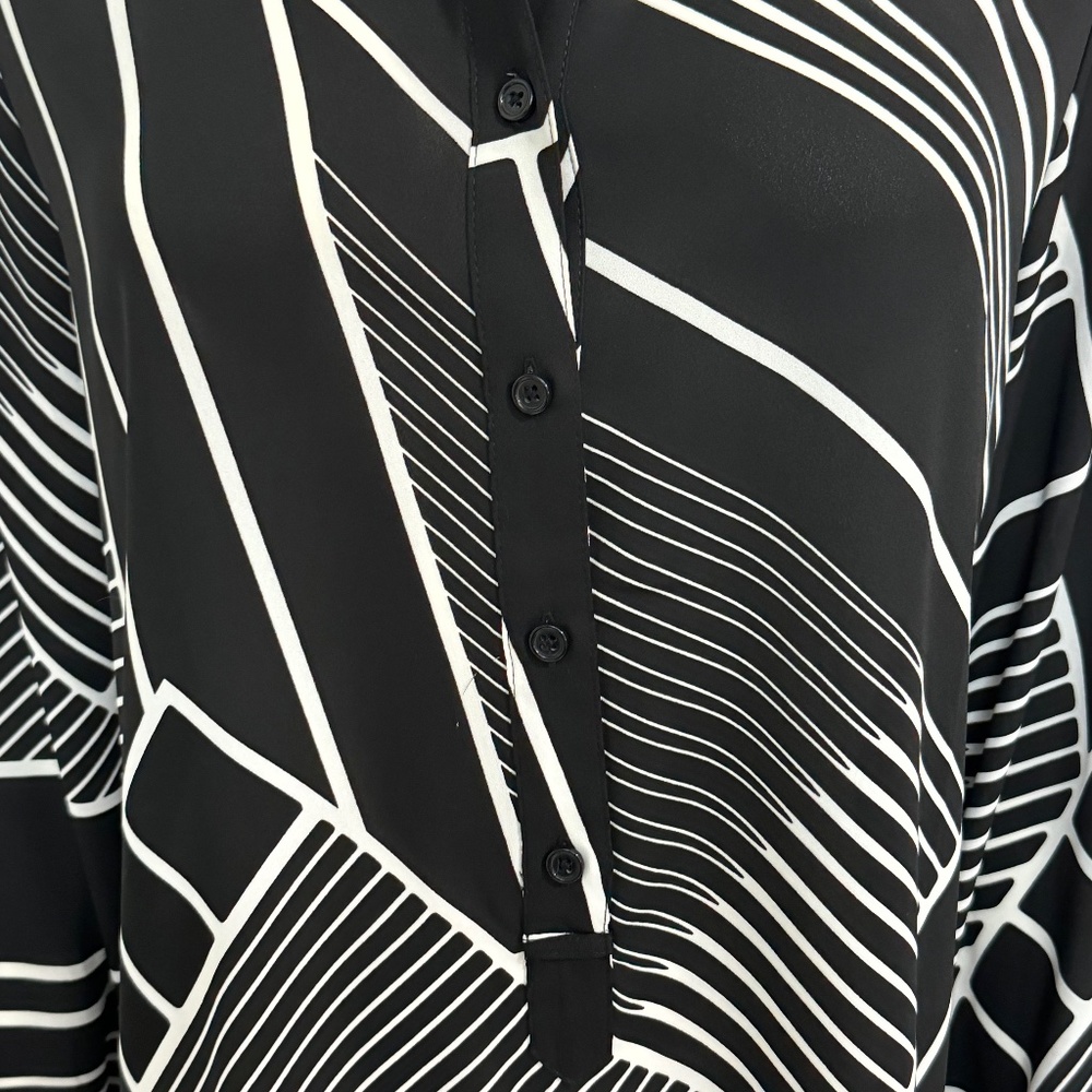 Chico’s Black & White Geometric Print Top - Picture 3 of 7